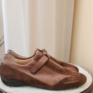 Tan/brown  suede sneaker sby Paul Green Velcro closure .Very good Conditio